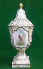 ROYAL WORCESTER “ROYAL WARRANT HOLDER FOR 200 YEARS 1789 - 1989” PEDESTAL VASE.