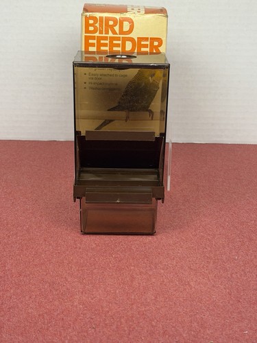 1978 spot brand - bird, feeder