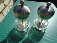 2 salt & pepper grinders