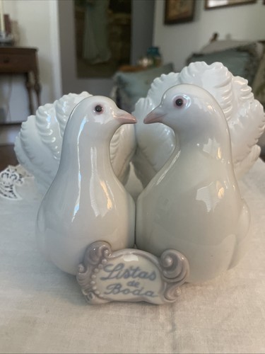 Lladro kissing love birds - kissing,