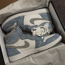 Jordan 1 Hyper Royal Retro