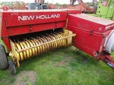 New Holland 370 Hayliner Baler