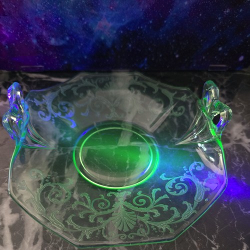 Uranium glass glow - uranium, uv