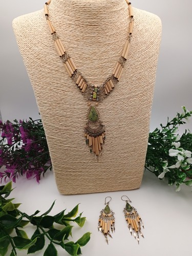 Costume jewellery necklace - , &