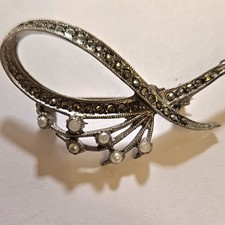 Vintage Marcasite Brooch with Faux Pearls. Silvertone Vintage Brooch