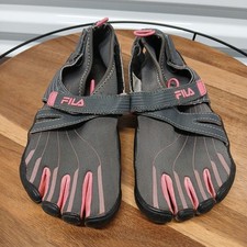 Fila Skeletoes Size 7 Black with Pink Trim