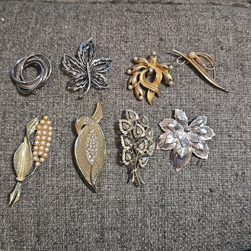 Vintage jewelry lot brooches - jewelry, lot,
