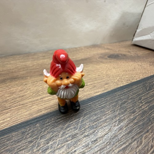 Egg bathroom gnomes 1991 - egg,