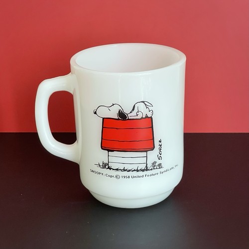 Vintage fire king snoopy mug - king, i