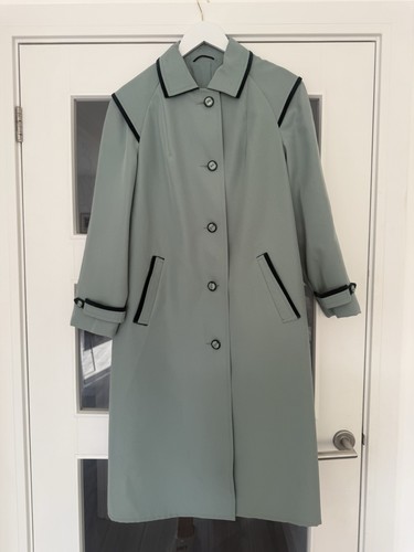 Stunning vintage sage green - stunning,