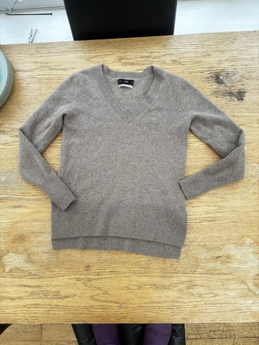 Soft beige cashmere neck - v,