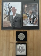 Signed Alan Shearer Picture of Statue Outside St.James' Park NUFC & Coin.