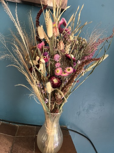 Natural coloured dried - , flowers