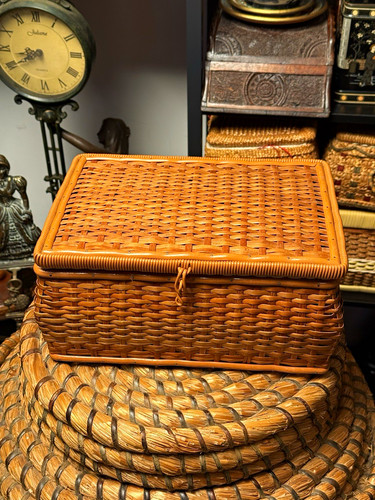 Rare vintage wicker sewing box - rare,
