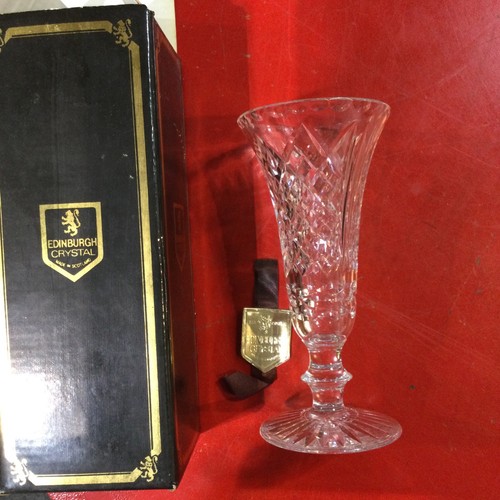 Edinburgh crystal vase tall - 7",