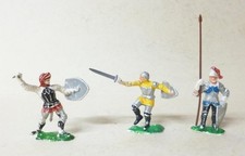 THREE UNCOMMON BLUE BOX VINTAGE PLASTIC MEDIEVAL KNIGHTS - 45mm SCALE
