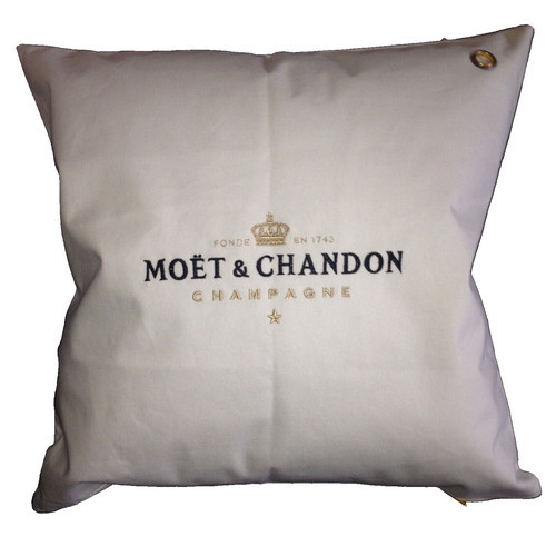 Moet chandon champagne - chandon,