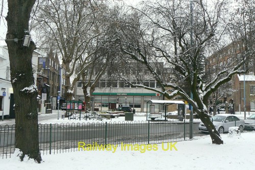 Photo chiswick post - -,