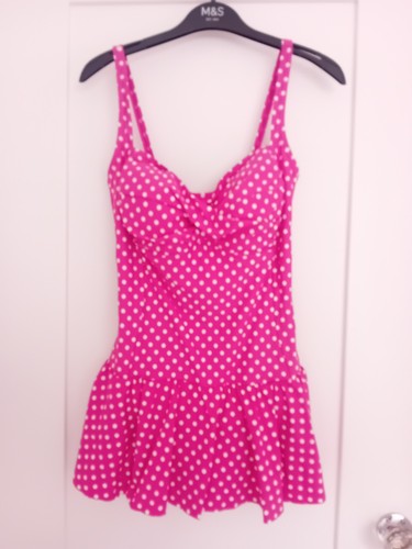 Pink polka dot shaping - pink,