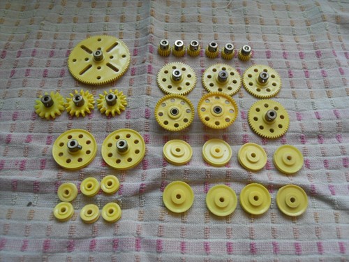 Meccano yellow plastic - meccano,