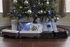 Lionel Polar Express Train Set 32 Pieces (24 Curved, 8 Straight)