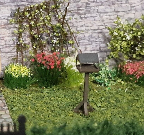 Gauge bird table with or - oo,