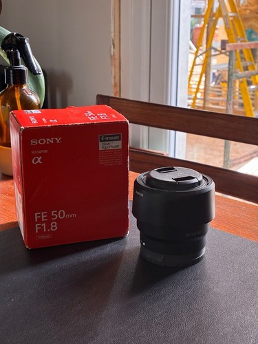 Sony 50mm - f1.8, |