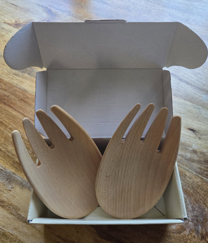 Nigella lawson serving hands - nigella,