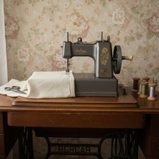 Vintage 1960s Sewing Machine