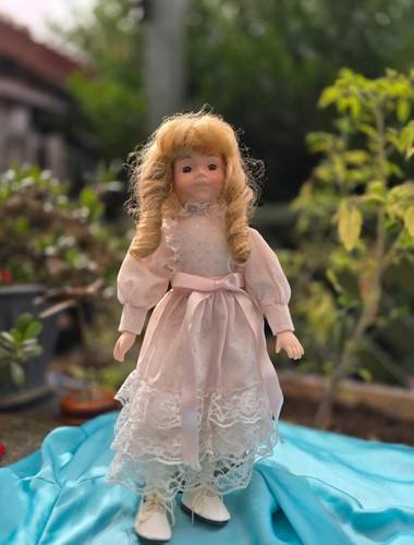 Vintage porcelain doll the - vintage, –