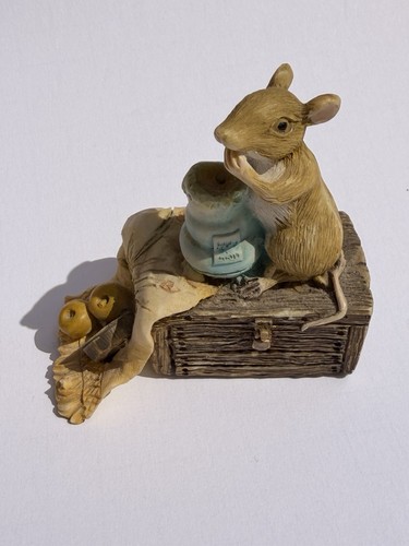 Vintage style field - vintage-style, mouse