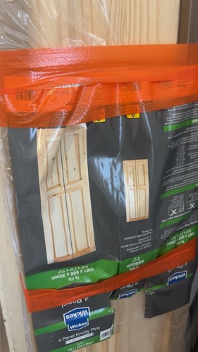 Panel knotty pine door to - door.,