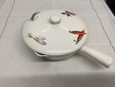 PRETTY OVENPROOF COVERED DISH