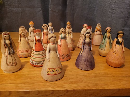 Papier mache dolls - papier,