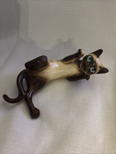 Siamese climbing cat figurine - siamese,