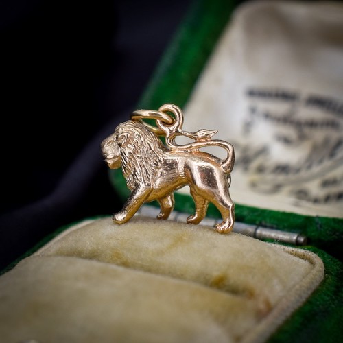 Vintage 9ct yellow gold - vintage, lion