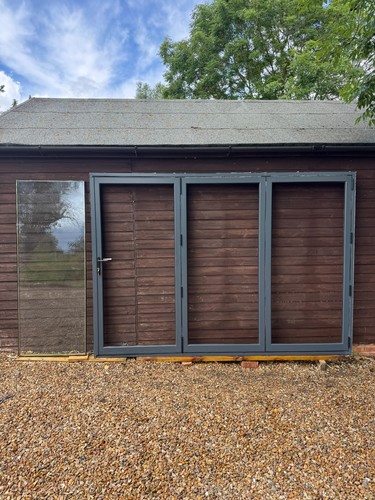 Aluminium bifolding doors - aluminium,