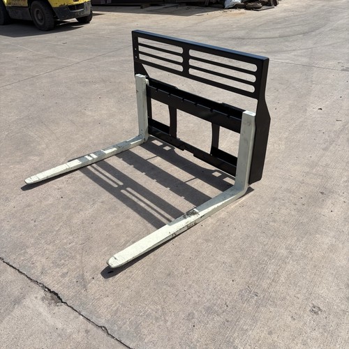 Skidsteer bobcat pallet forks - pallet,
