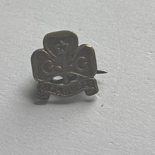 Girl Guide Metal Badge. Miniature Promise. 