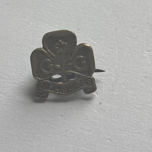 Girl guide metal badge - metal,