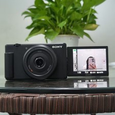Sony ZV-1F Compact Vlogging