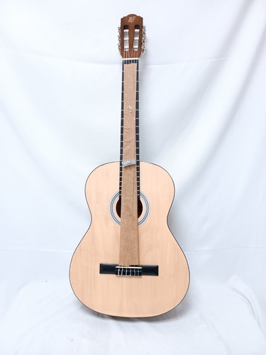 Classical acoustic guitar - 3/4,