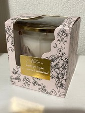 TRUE AROMA Indian Rose & Sweet Almond candle.
