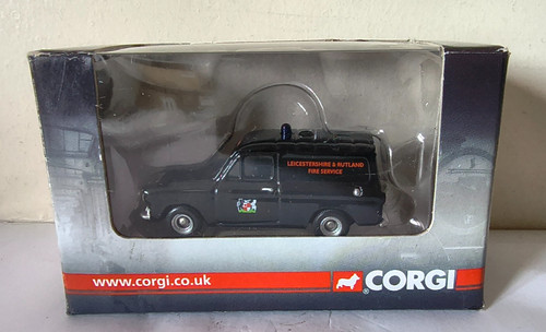Corgi trackside ford anglia - corgi,