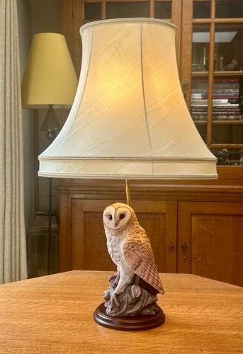 Barn owl table lamp - on, wooden