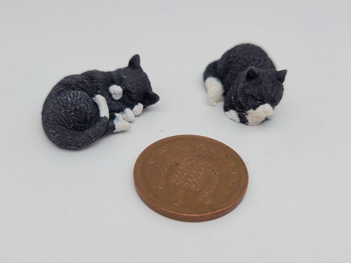 Miniature handpainted cats - handpainted,