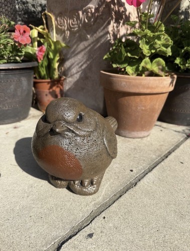 Large fat robin concrete - large,