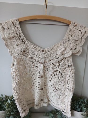 Lovely beige crochet - ,