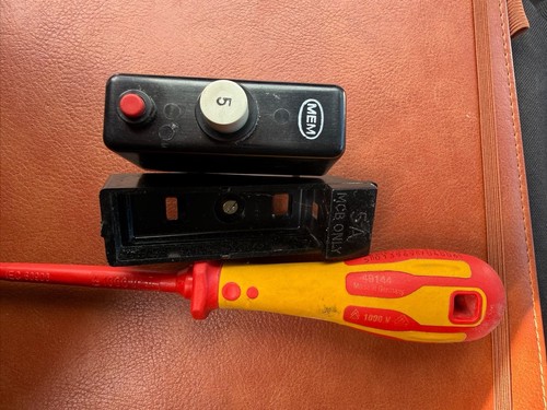 Mem push button bs3871 - mem,