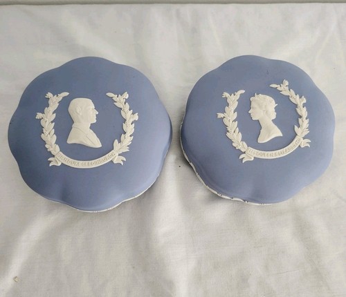 Wedgwood blue jasperware queen - wedgwood,